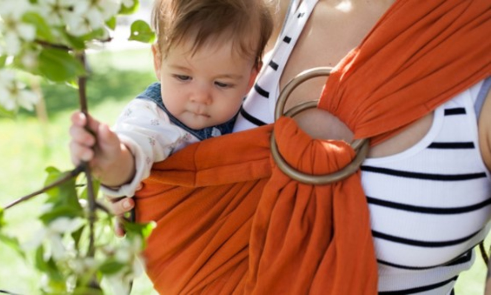how to use a ring sling with a newborn | baby wearing tips
