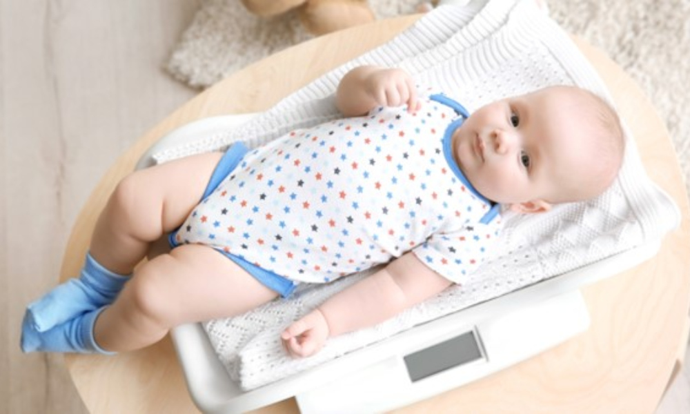 how to weigh baby at home | guide for new parents
