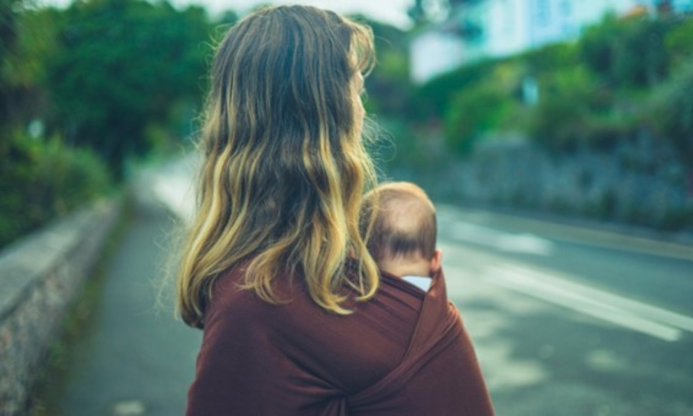 step-by-step guide - how to use a ring sling with your newborn