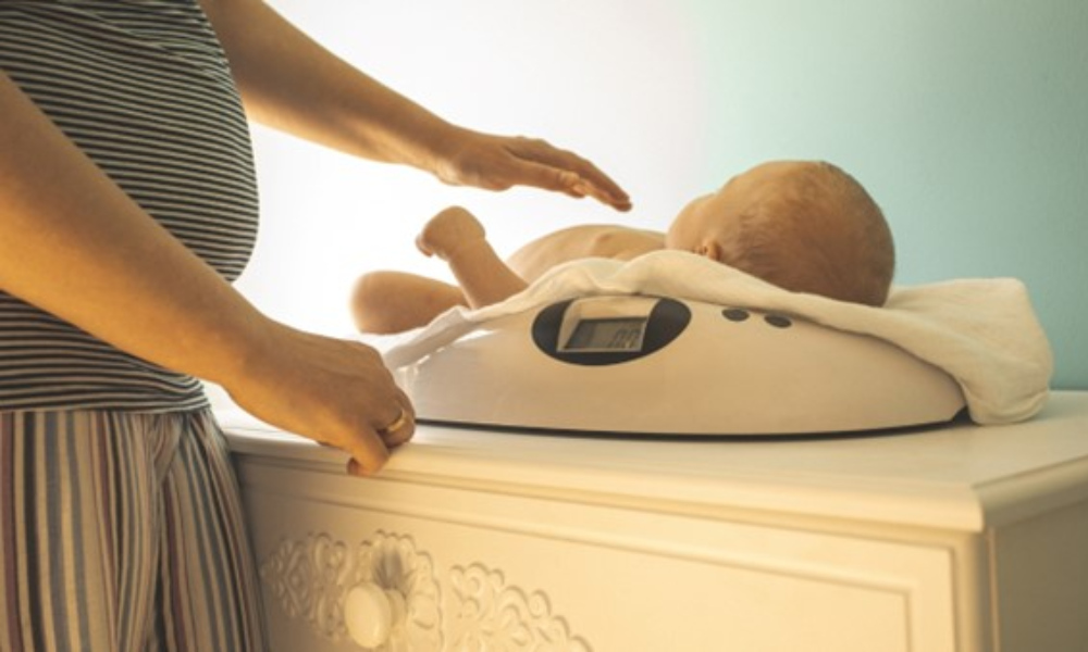 step-by-step guide on how to weigh baby at home with digital scale