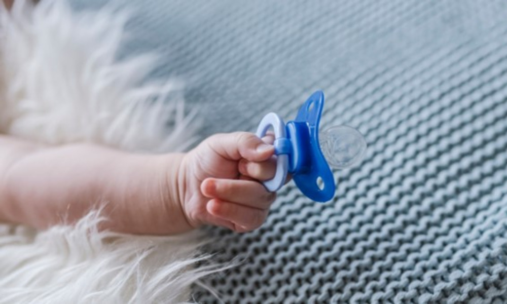 benefits of pacifier use for breastfed babies