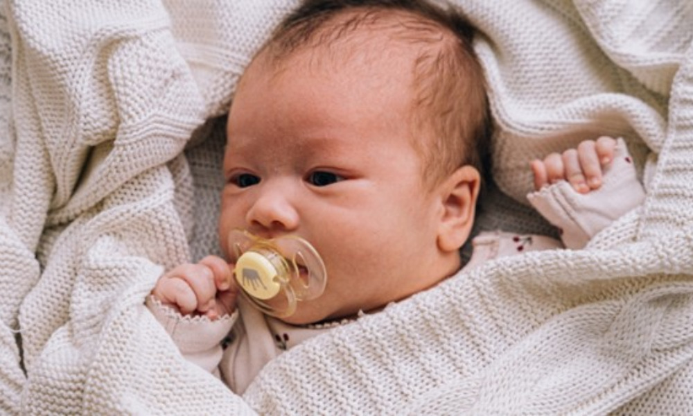 best pacifier for breastfed baby | features to consider