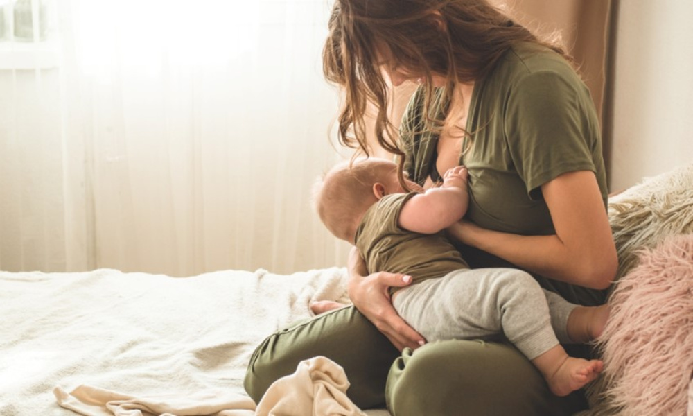 breastfeeding & pumping schedule | tips for new moms