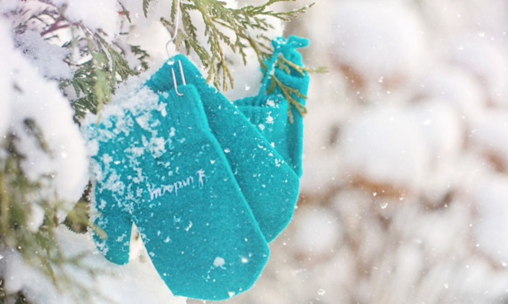 the purpose of baby mittens | when and how to use them